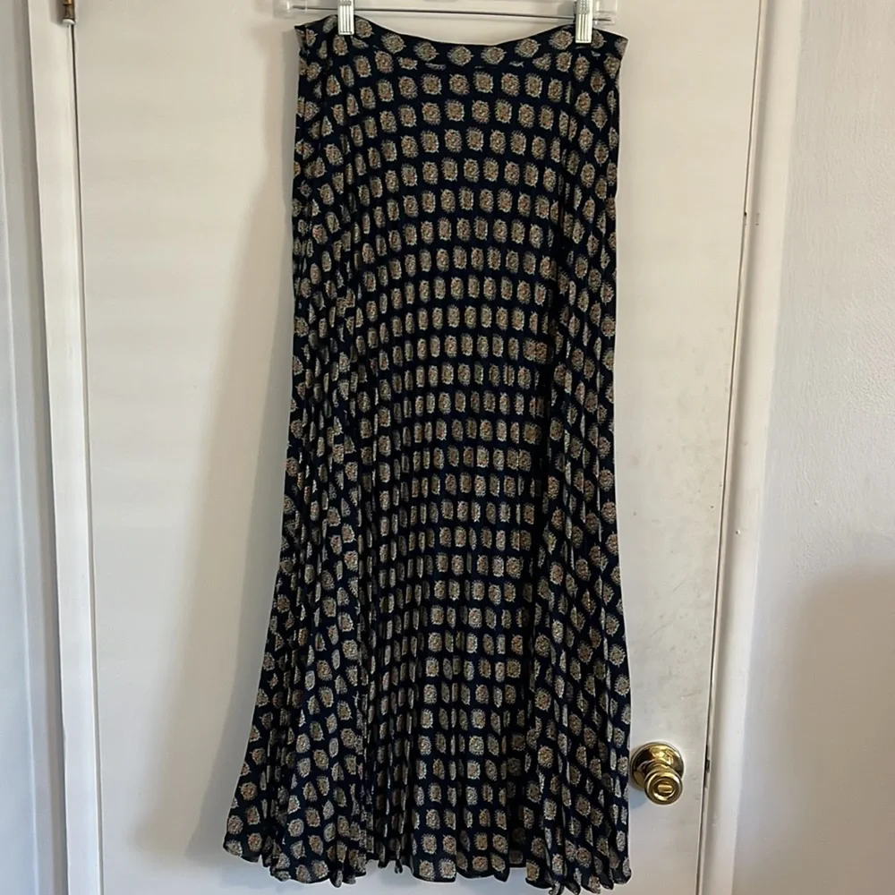 Banana Republic pleated maxi skirt - Picture 4 of 4